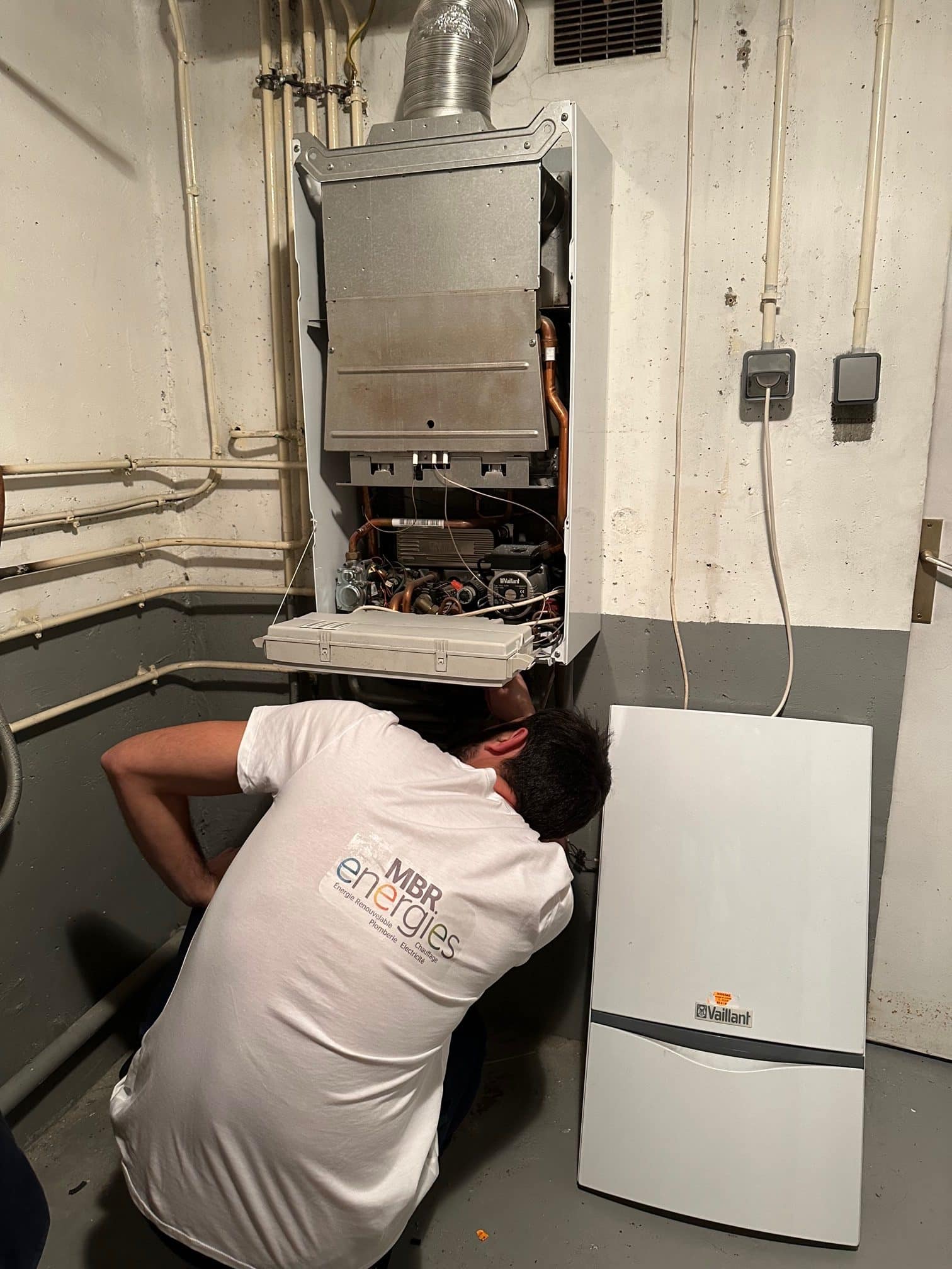 plombier en intervention pour réparer une chaudière gaz en panne